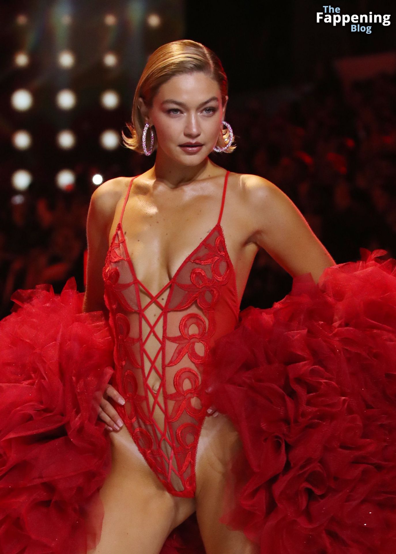 Gigi Hadid Displays Her Sexy Figure at the 2024 Victoria’s Secret Fashion Show (112 Photos)