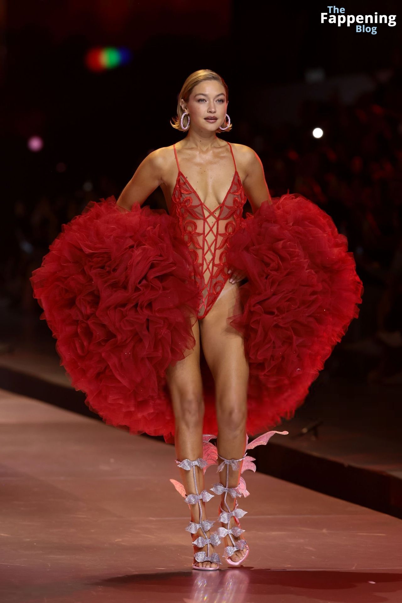 Gigi Hadid Displays Her Sexy Figure at the 2024 Victoria’s Secret Fashion Show (112 Photos)