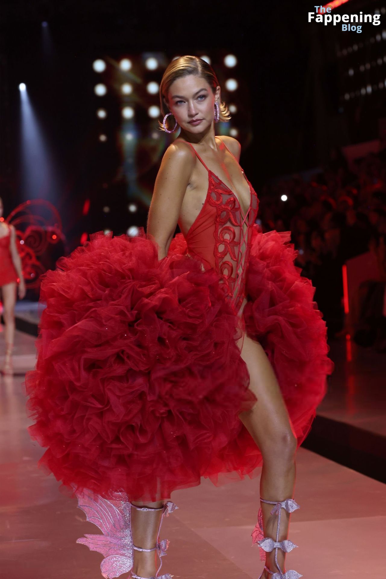 Gigi Hadid Displays Her Sexy Figure at the 2024 Victoria’s Secret Fashion Show (112 Photos)