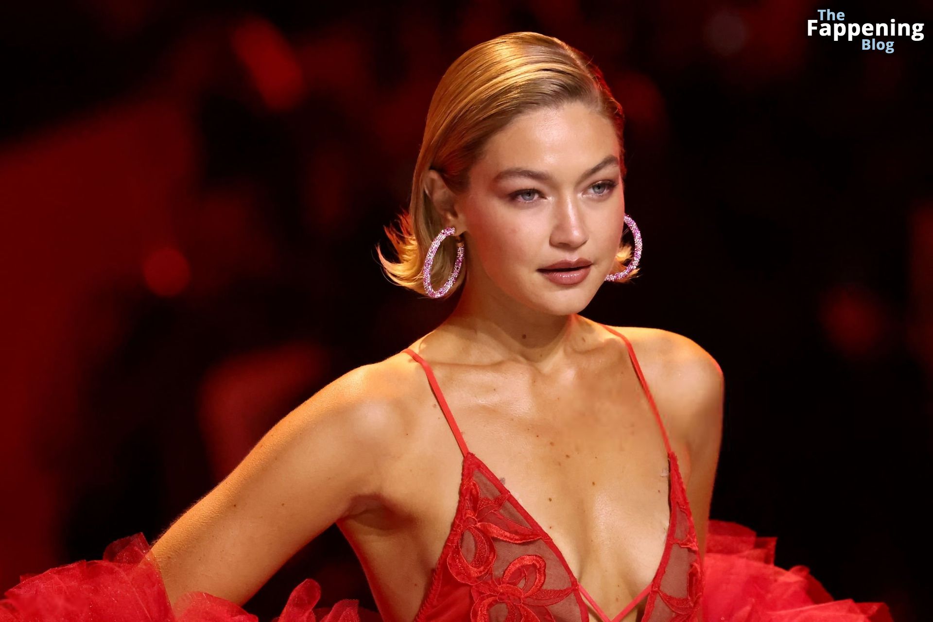 Gigi Hadid Displays Her Sexy Figure at the 2024 Victoria’s Secret Fashion Show (112 Photos)