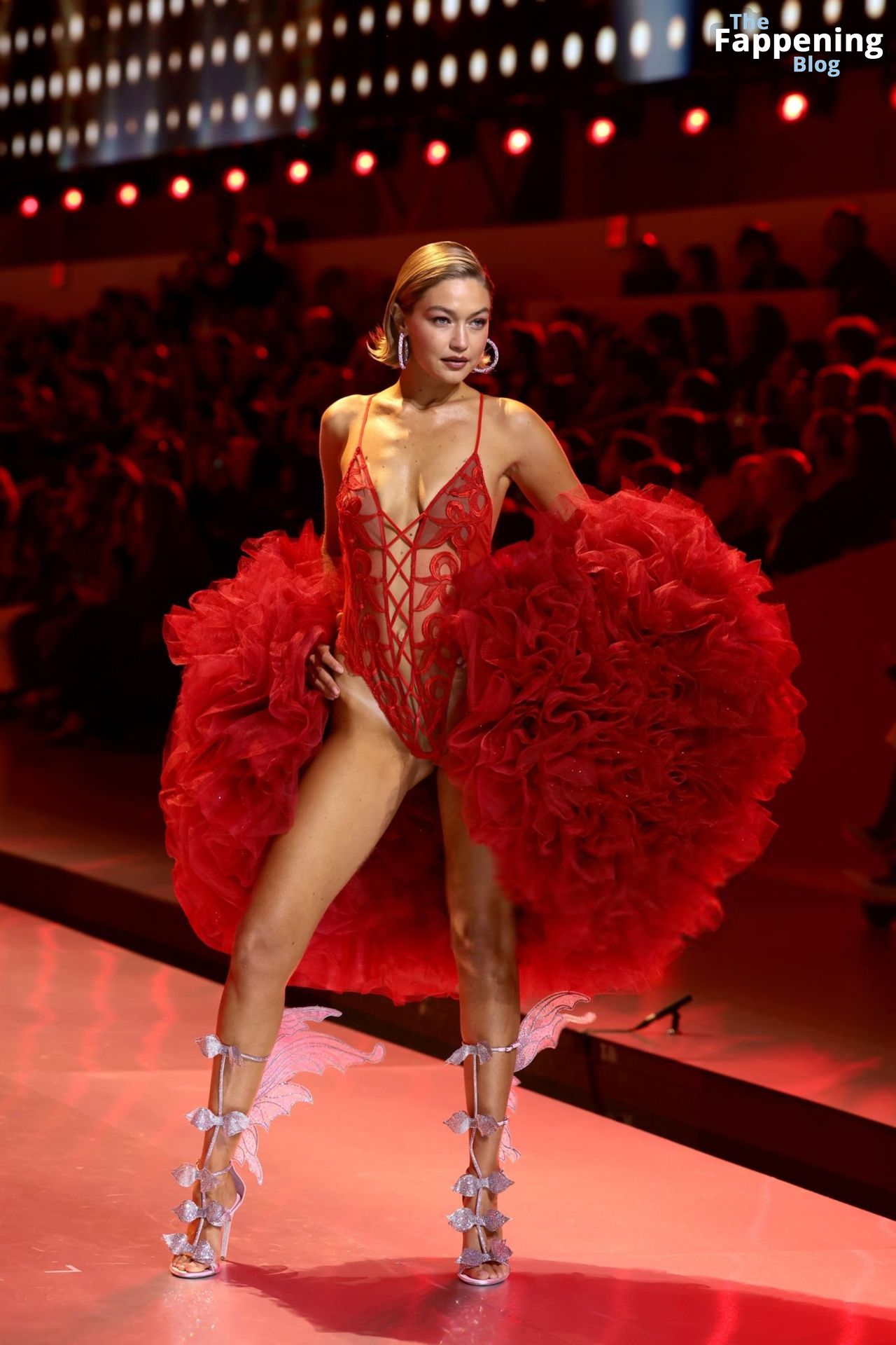 Gigi Hadid Displays Her Sexy Figure at the 2024 Victoria’s Secret Fashion Show (112 Photos)