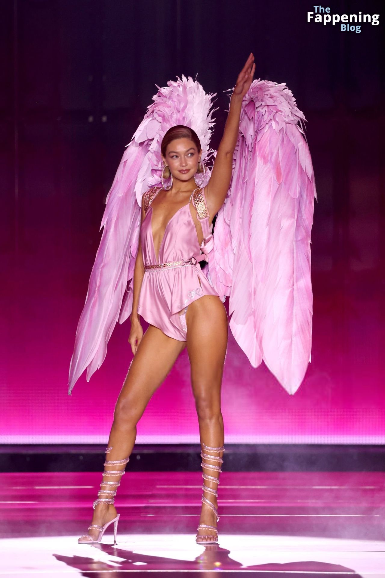 Gigi Hadid Displays Her Sexy Figure at the 2024 Victoria’s Secret Fashion Show (112 Photos)