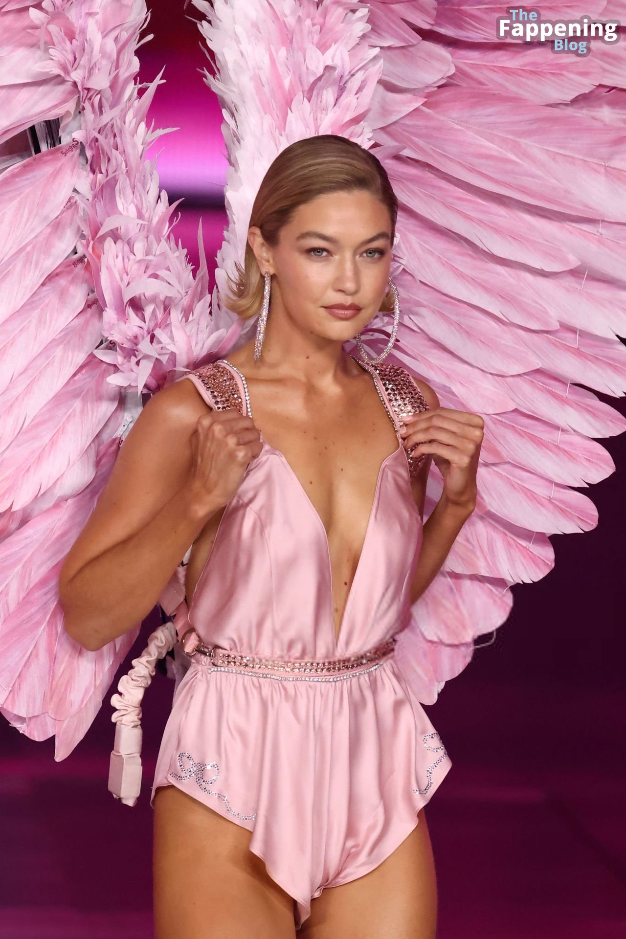 Gigi Hadid Displays Her Sexy Figure at the 2024 Victoria’s Secret Fashion Show (112 Photos)