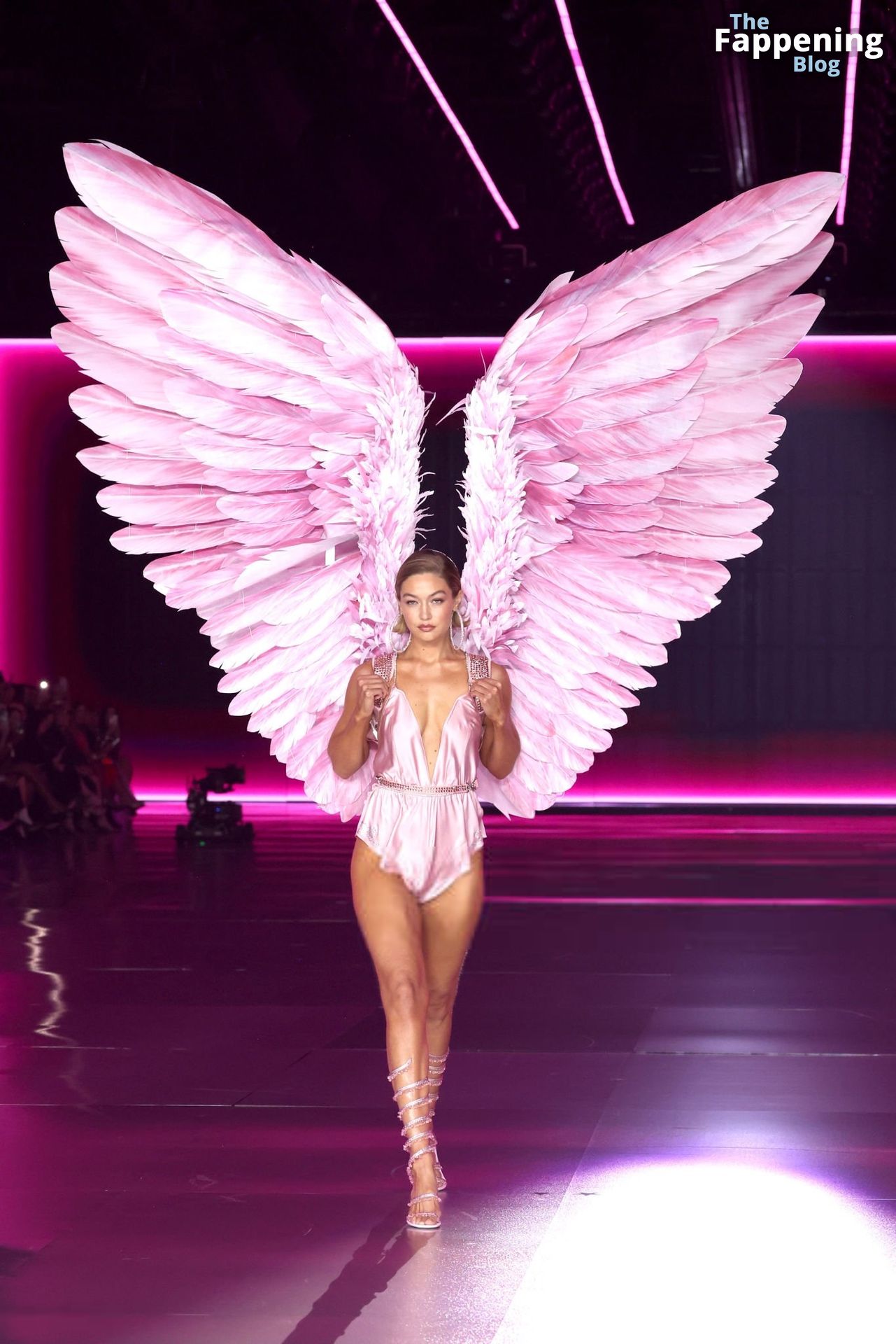 Gigi Hadid Displays Her Sexy Figure at the 2024 Victoria’s Secret Fashion Show (112 Photos)