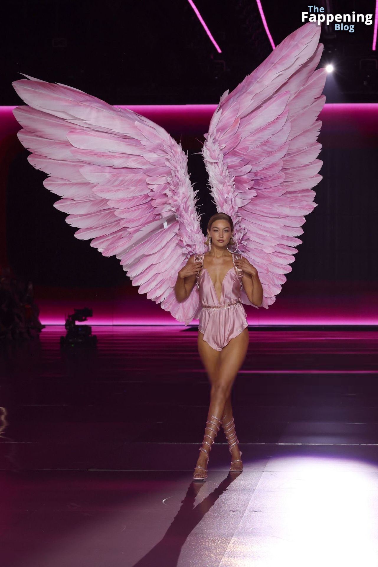 Gigi Hadid Displays Her Sexy Figure at the 2024 Victoria’s Secret Fashion Show (112 Photos)