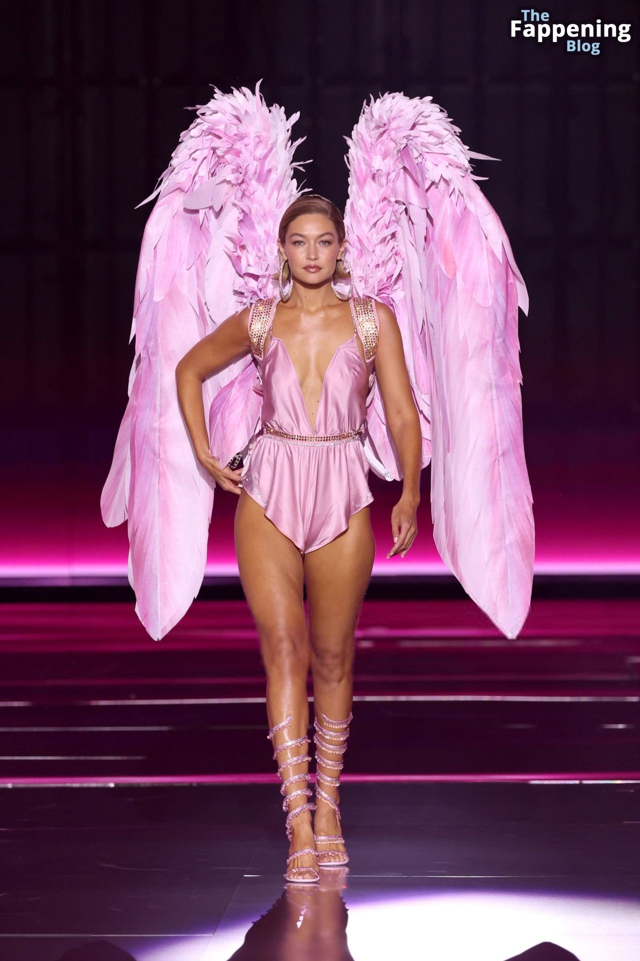 Gigi Hadid Displays Her Sexy Figure at the 2024 Victoria’s Secret Fashion Show (112 Photos)