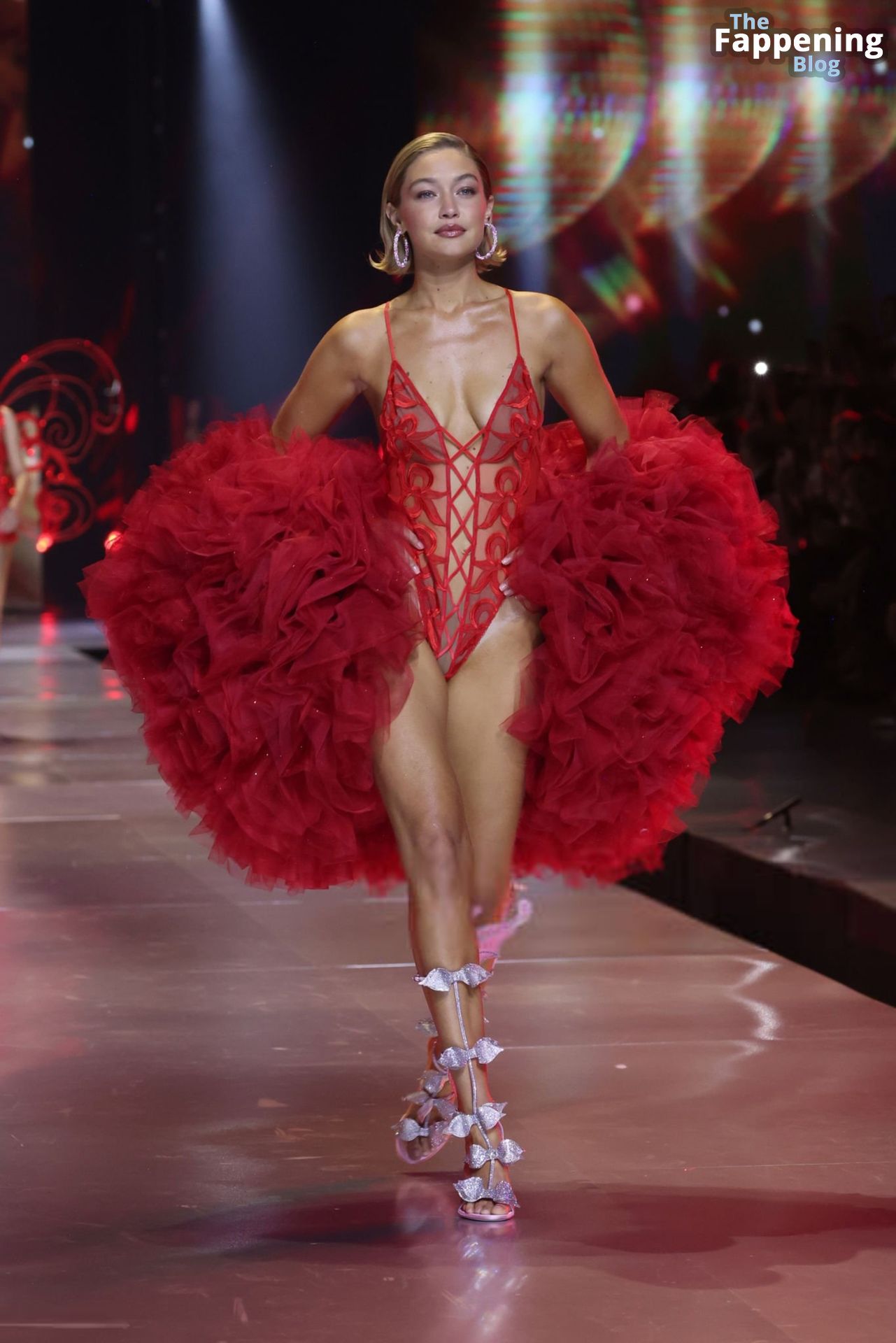 Gigi Hadid Displays Her Sexy Figure at the 2024 Victoria’s Secret Fashion Show (112 Photos)