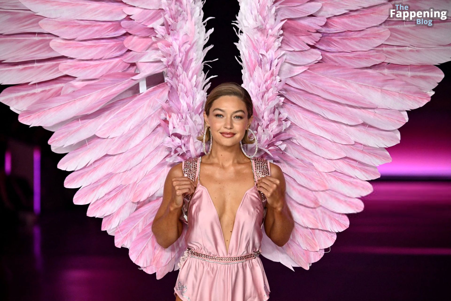 Gigi Hadid Displays Her Sexy Figure at the 2024 Victoria’s Secret Fashion Show (112 Photos)