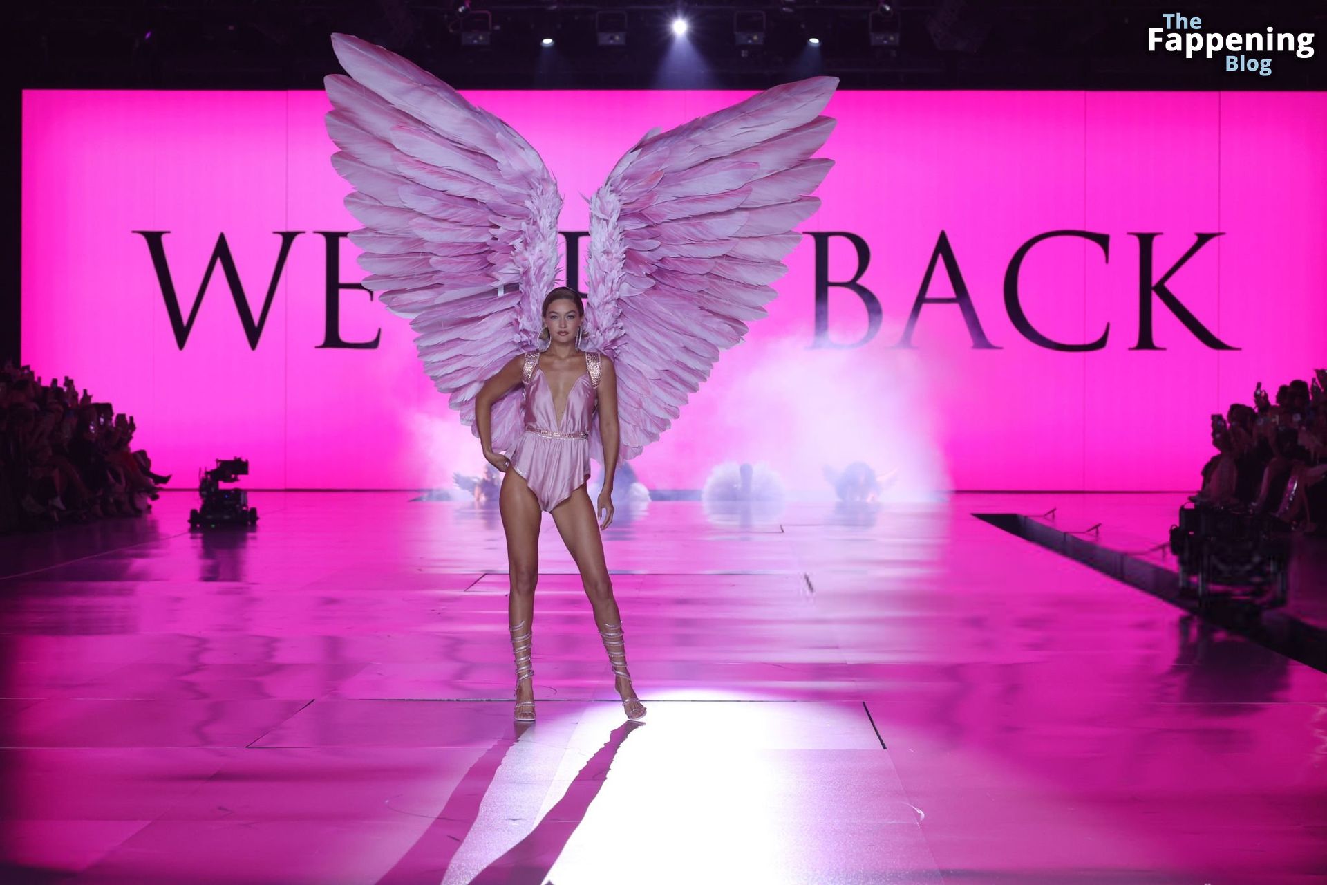 Gigi Hadid Displays Her Sexy Figure at the 2024 Victoria’s Secret Fashion Show (112 Photos)