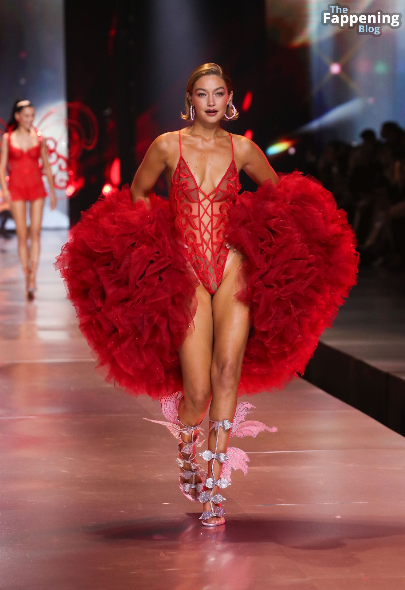 Gigi Hadid Displays Her Sexy Figure at the 2024 Victoria’s Secret Fashion Show (112 Photos)