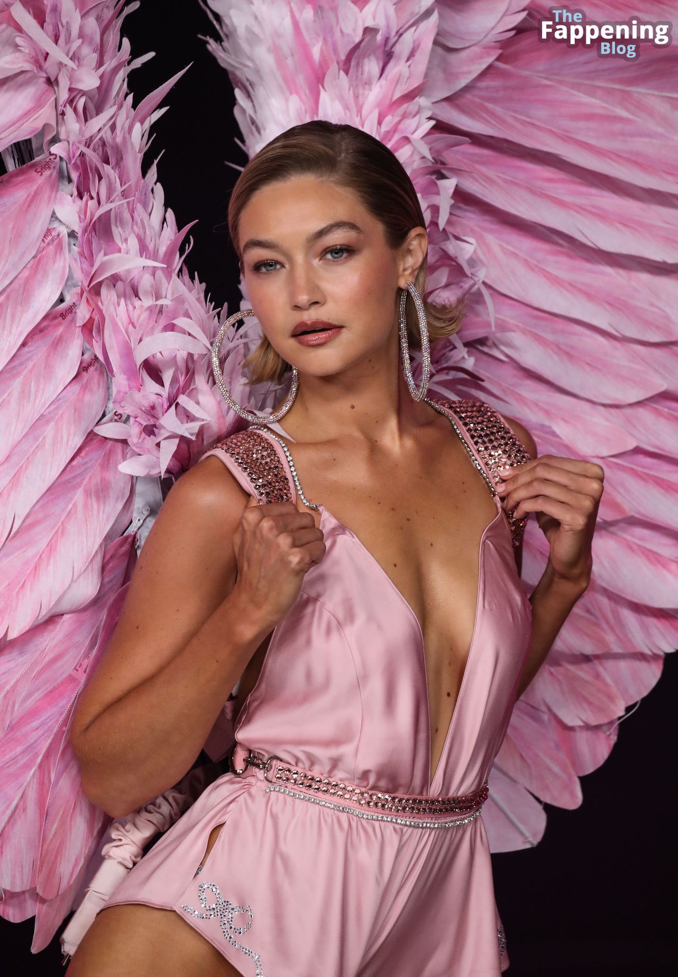 Gigi Hadid Displays Her Sexy Figure at the 2024 Victoria’s Secret Fashion Show (112 Photos)