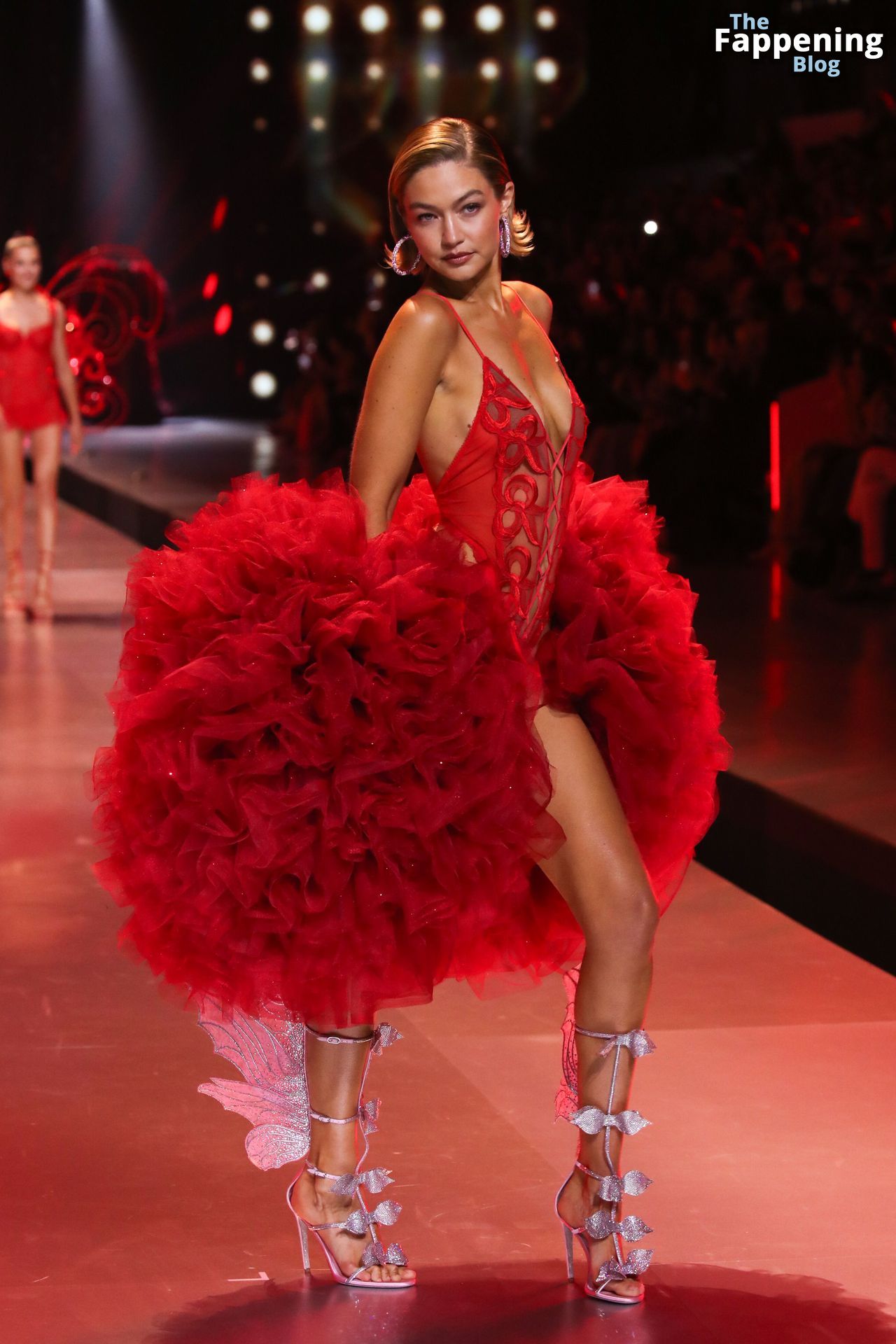 Gigi Hadid Displays Her Sexy Figure at the 2024 Victoria’s Secret Fashion Show (112 Photos)