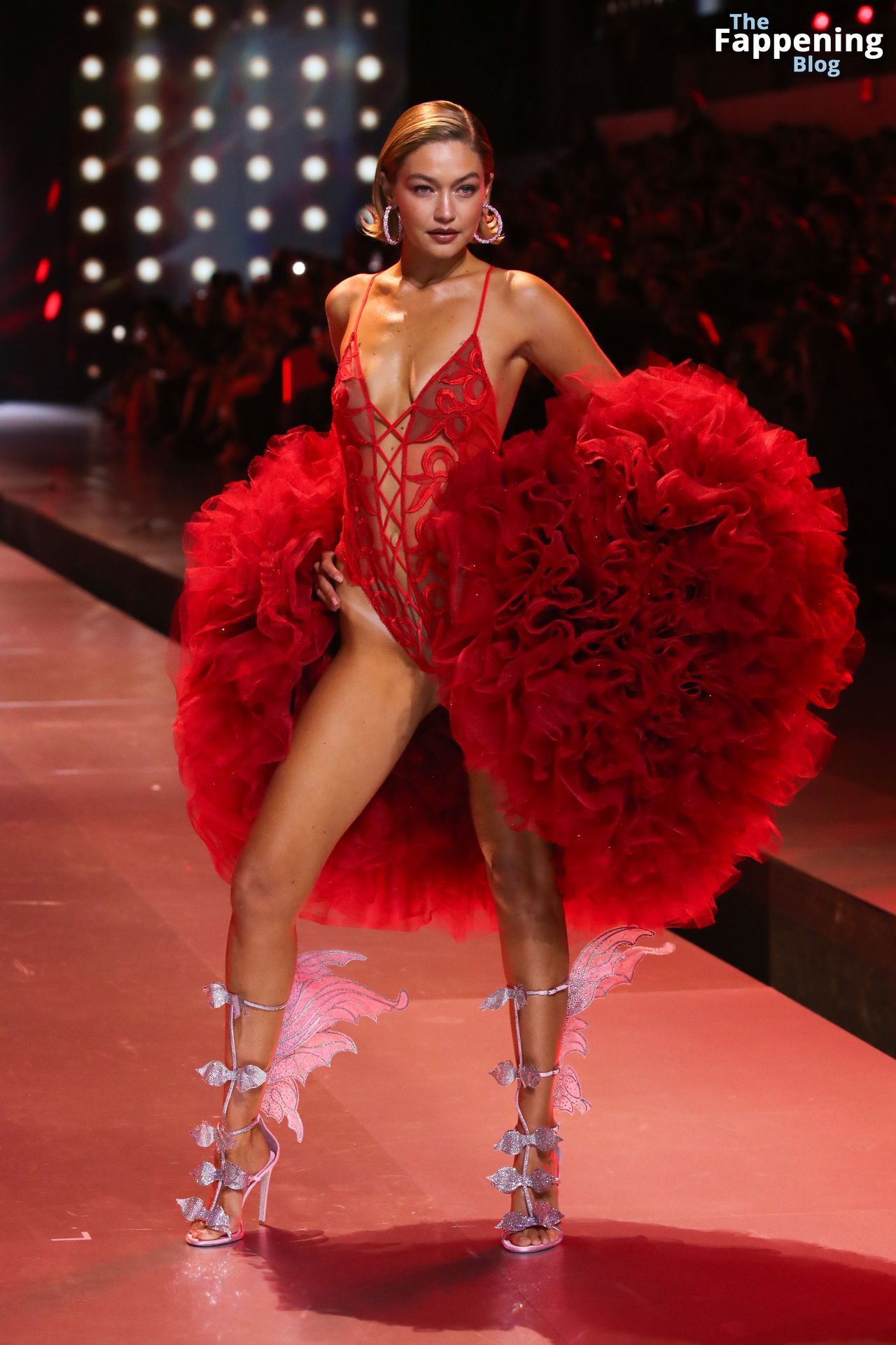 Gigi Hadid Displays Her Sexy Figure at the 2024 Victoria’s Secret Fashion Show (112 Photos)