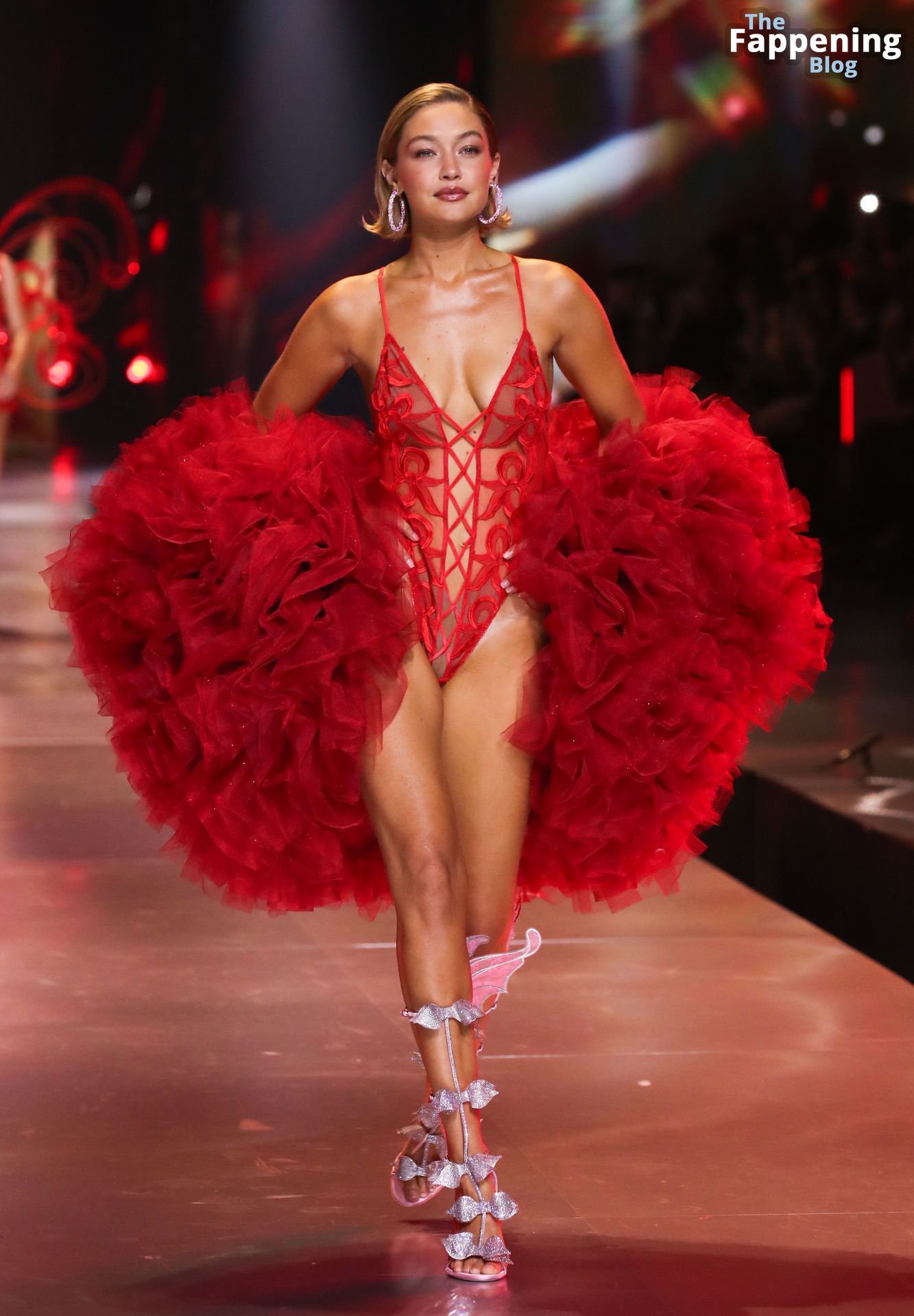 Gigi Hadid Displays Her Sexy Figure at the 2024 Victoria’s Secret Fashion Show (112 Photos)