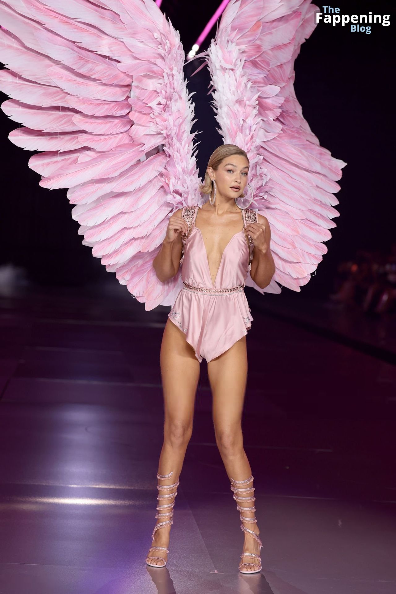 Gigi Hadid Displays Her Sexy Figure at the 2024 Victoria’s Secret Fashion Show (112 Photos)