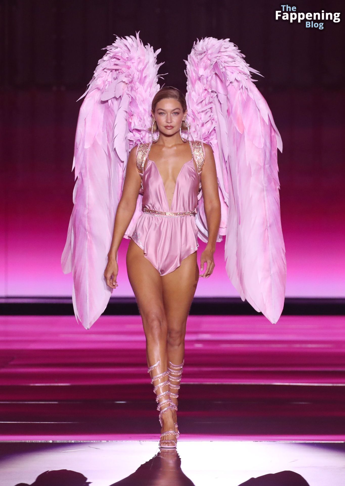 Gigi Hadid Displays Her Sexy Figure at the 2024 Victoria’s Secret Fashion Show (112 Photos)