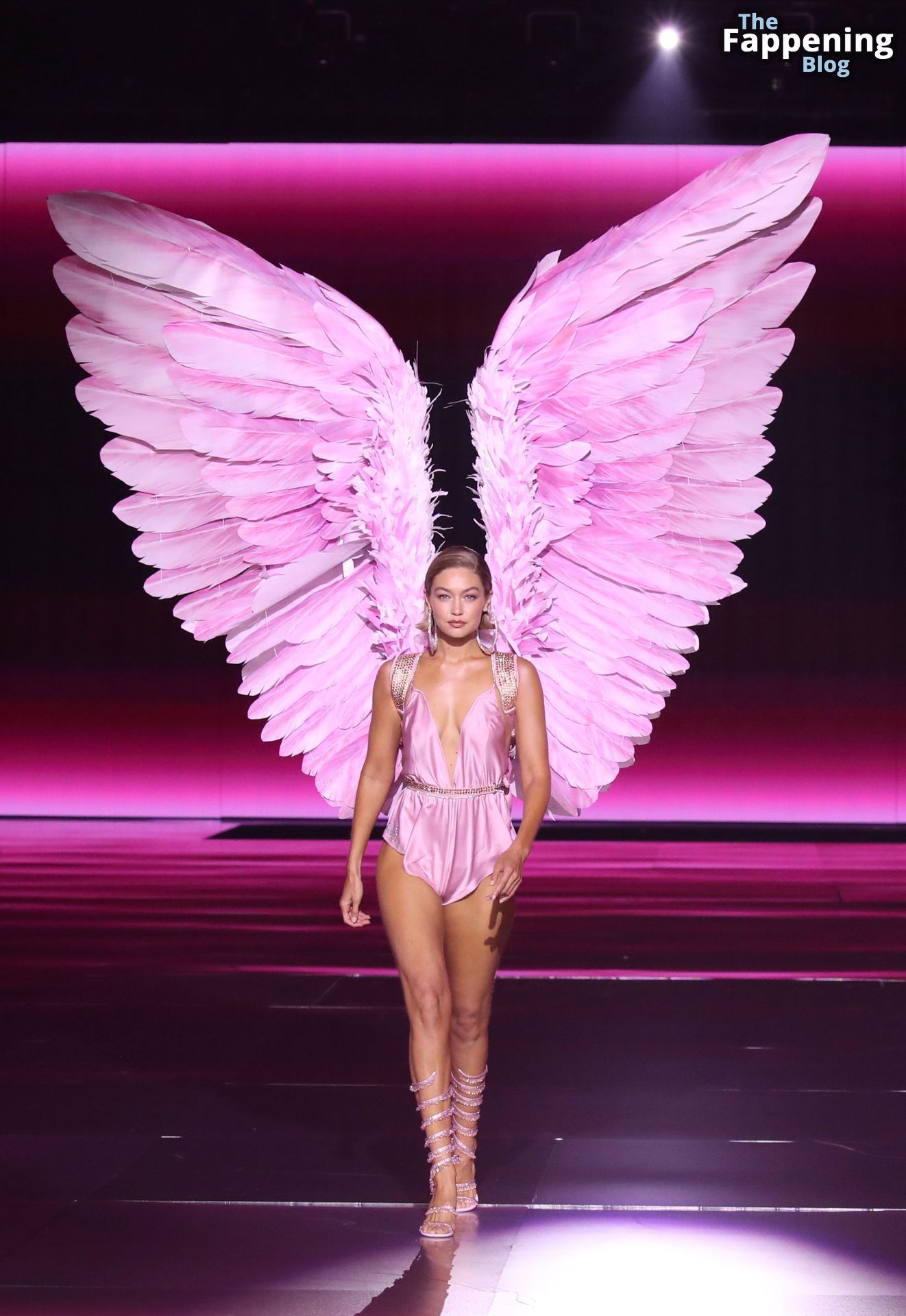 Gigi Hadid Displays Her Sexy Figure at the 2024 Victoria’s Secret Fashion Show (112 Photos)