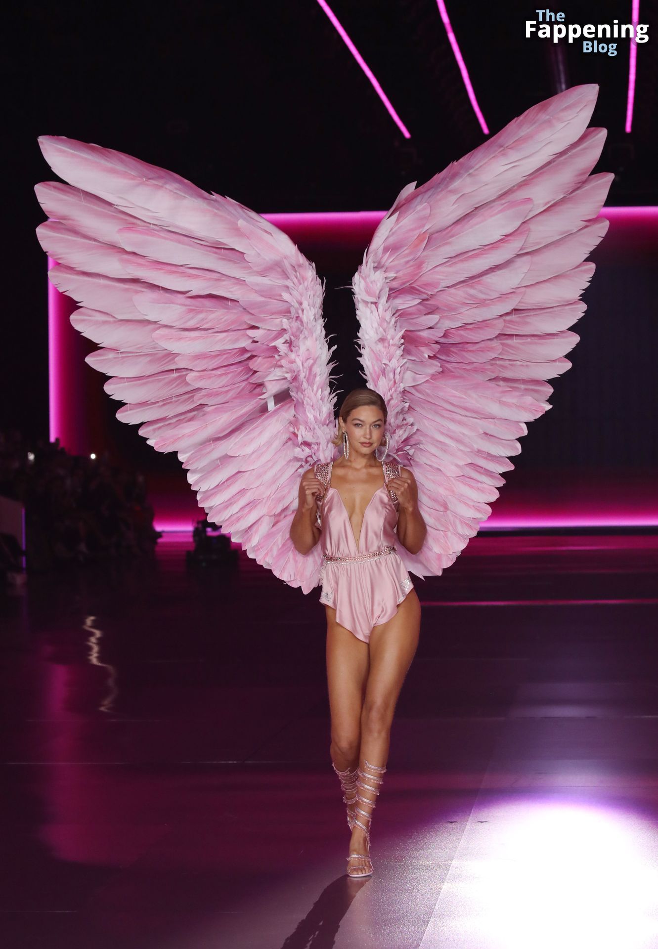 Gigi Hadid Displays Her Sexy Figure at the 2024 Victoria’s Secret Fashion Show (112 Photos)