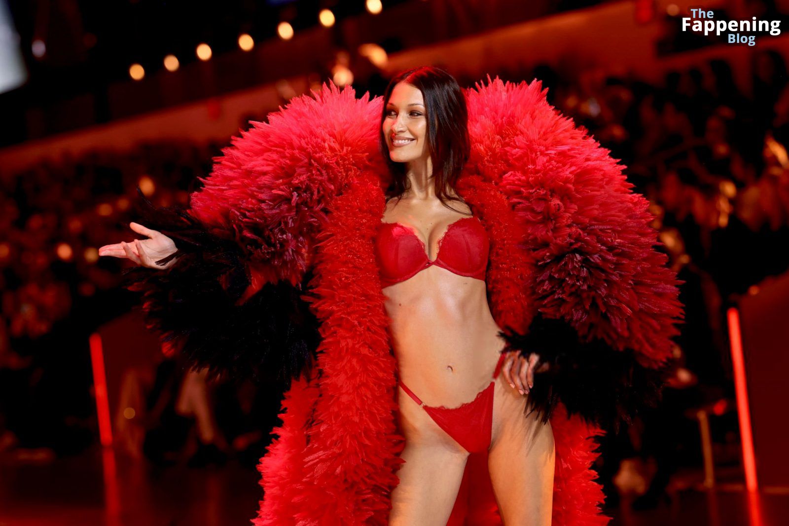 Bella Hadid Looks Stunning in Red at the 2024 Victoria’s Secret Show (63 Photos)