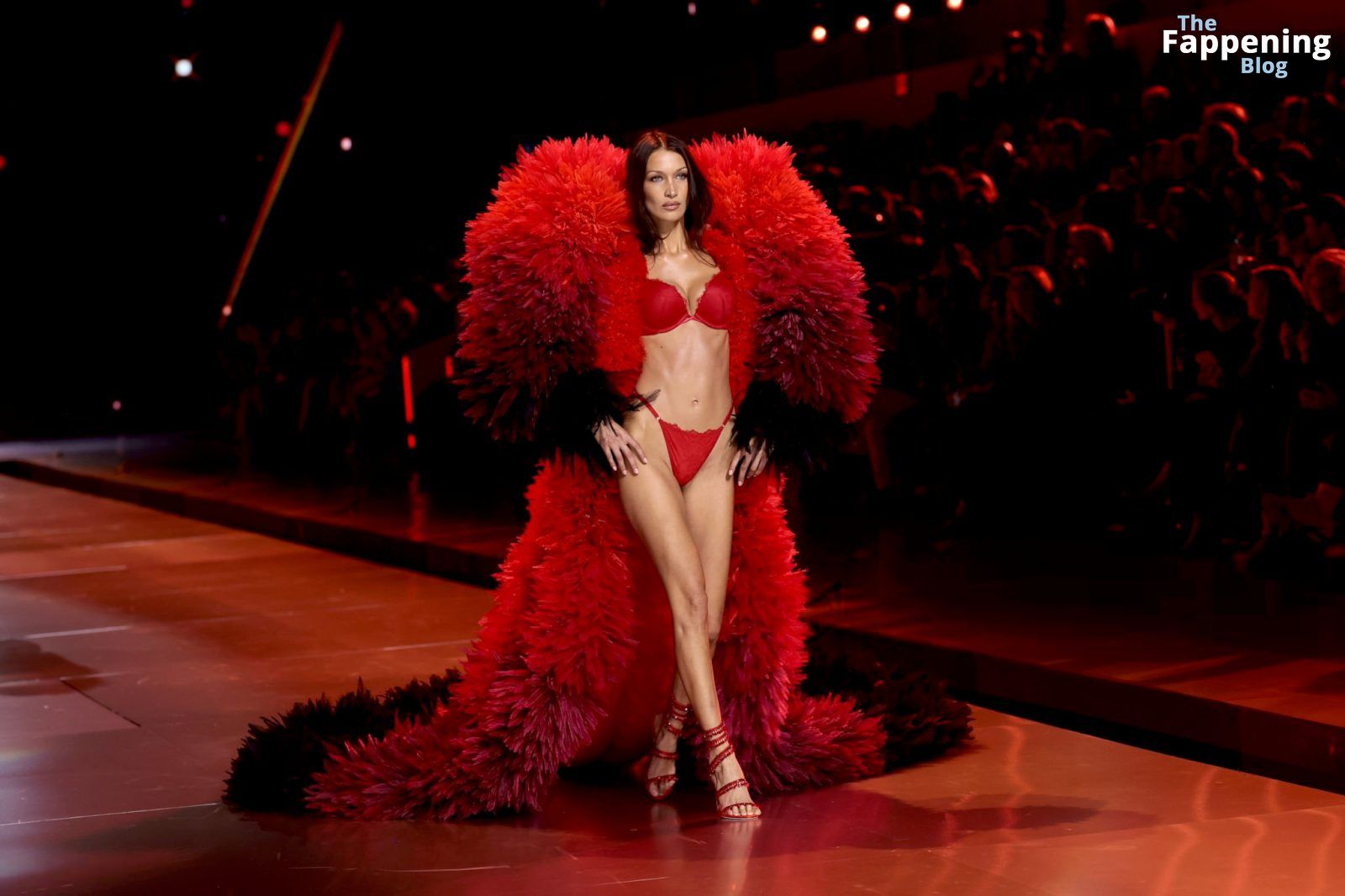 Bella Hadid Looks Stunning in Red at the 2024 Victoria’s Secret Show (63 Photos)