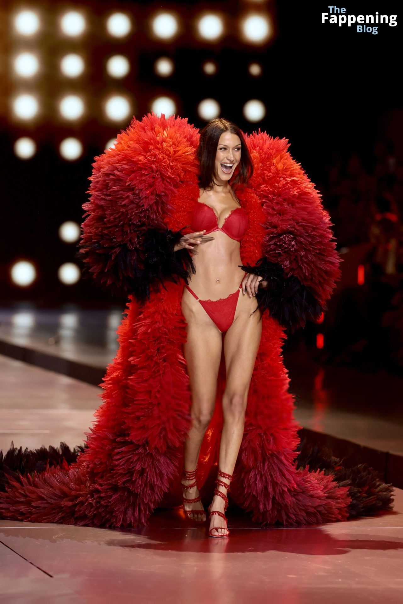 Bella Hadid Looks Stunning in Red at the 2024 Victoria’s Secret Show (63 Photos)