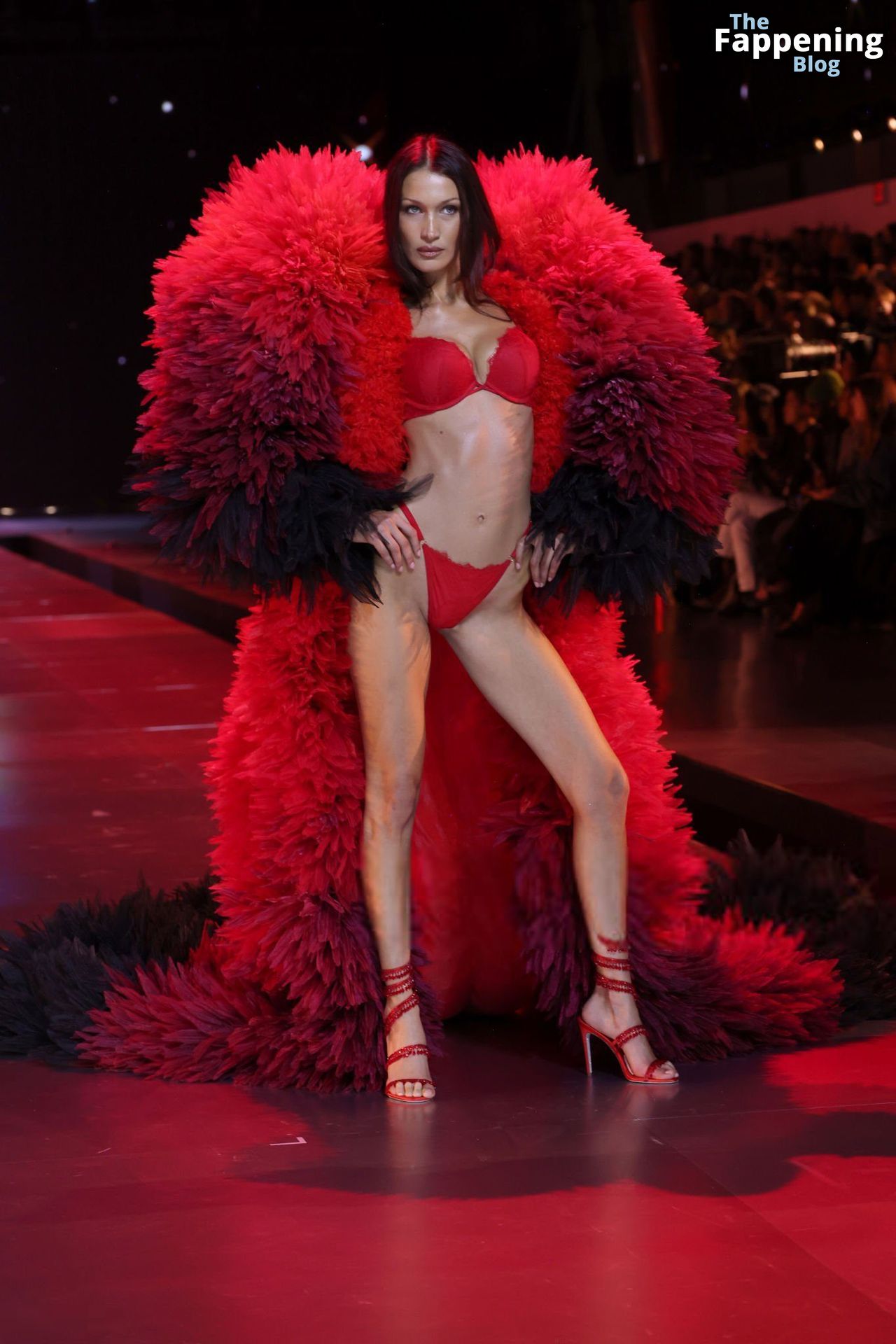 Bella Hadid Looks Stunning in Red at the 2024 Victoria’s Secret Show (63 Photos)