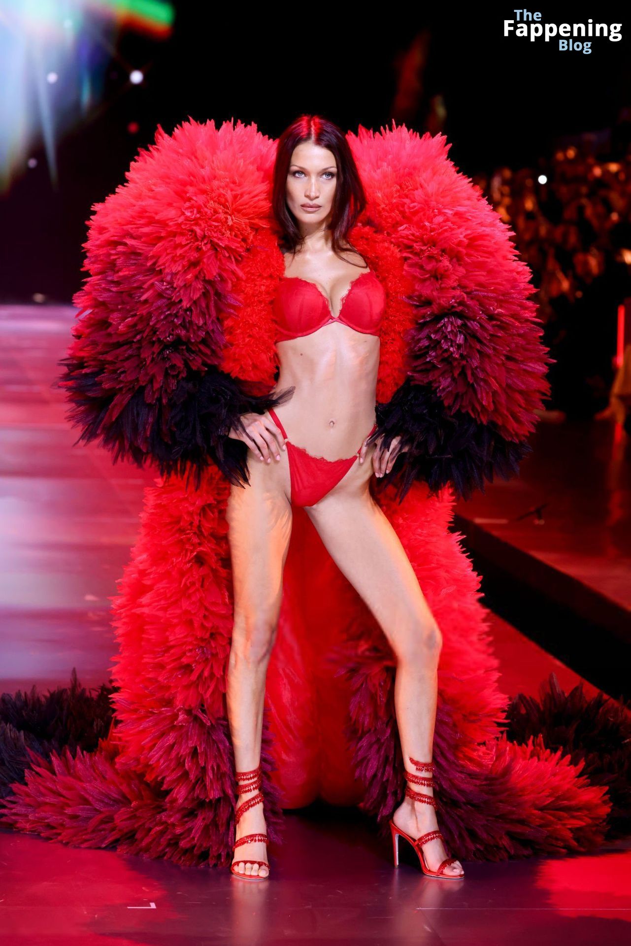 Bella Hadid Looks Stunning in Red at the 2024 Victoria’s Secret Show (63 Photos)