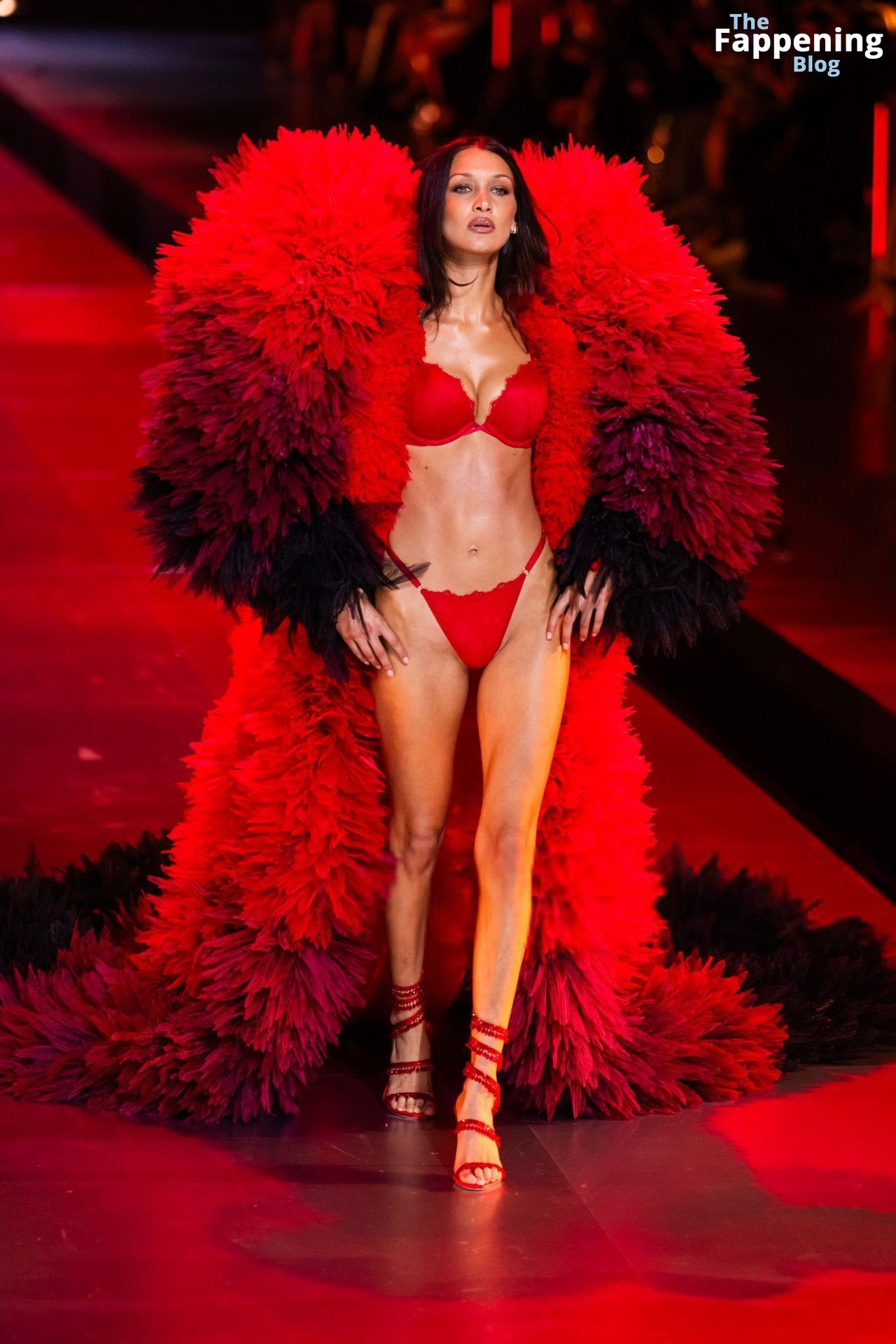 Bella Hadid Looks Stunning in Red at the 2024 Victoria’s Secret Show (63 Photos)