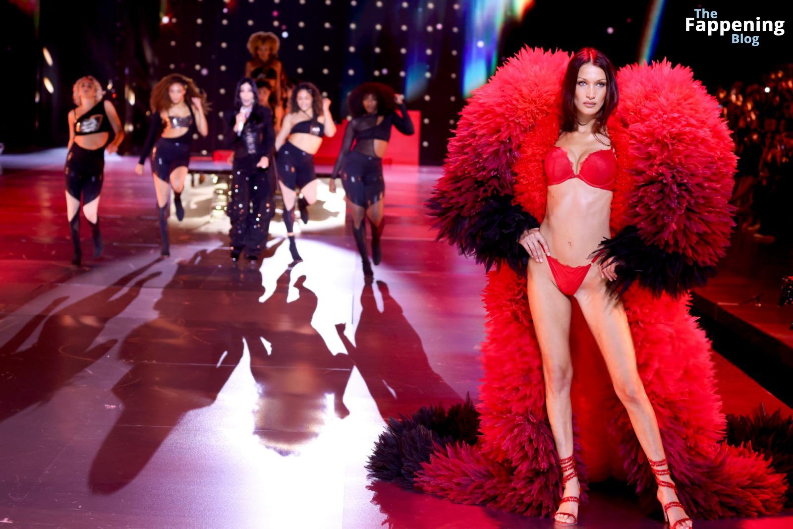 Bella Hadid Looks Stunning in Red at the 2024 Victoria’s Secret Show (63 Photos)