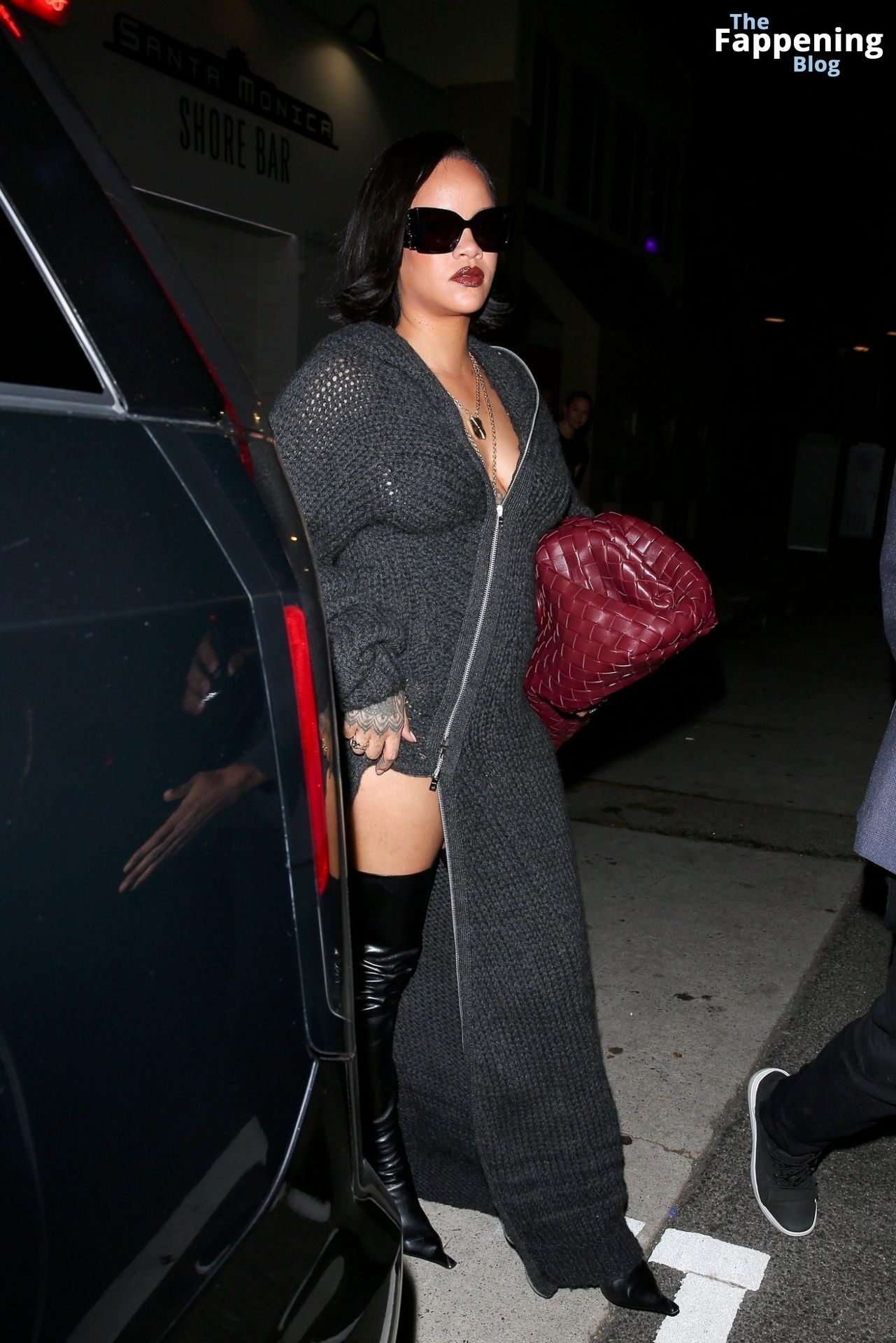 Rihanna Displays Her Assets at Giorgio Baldi (55 Photos)