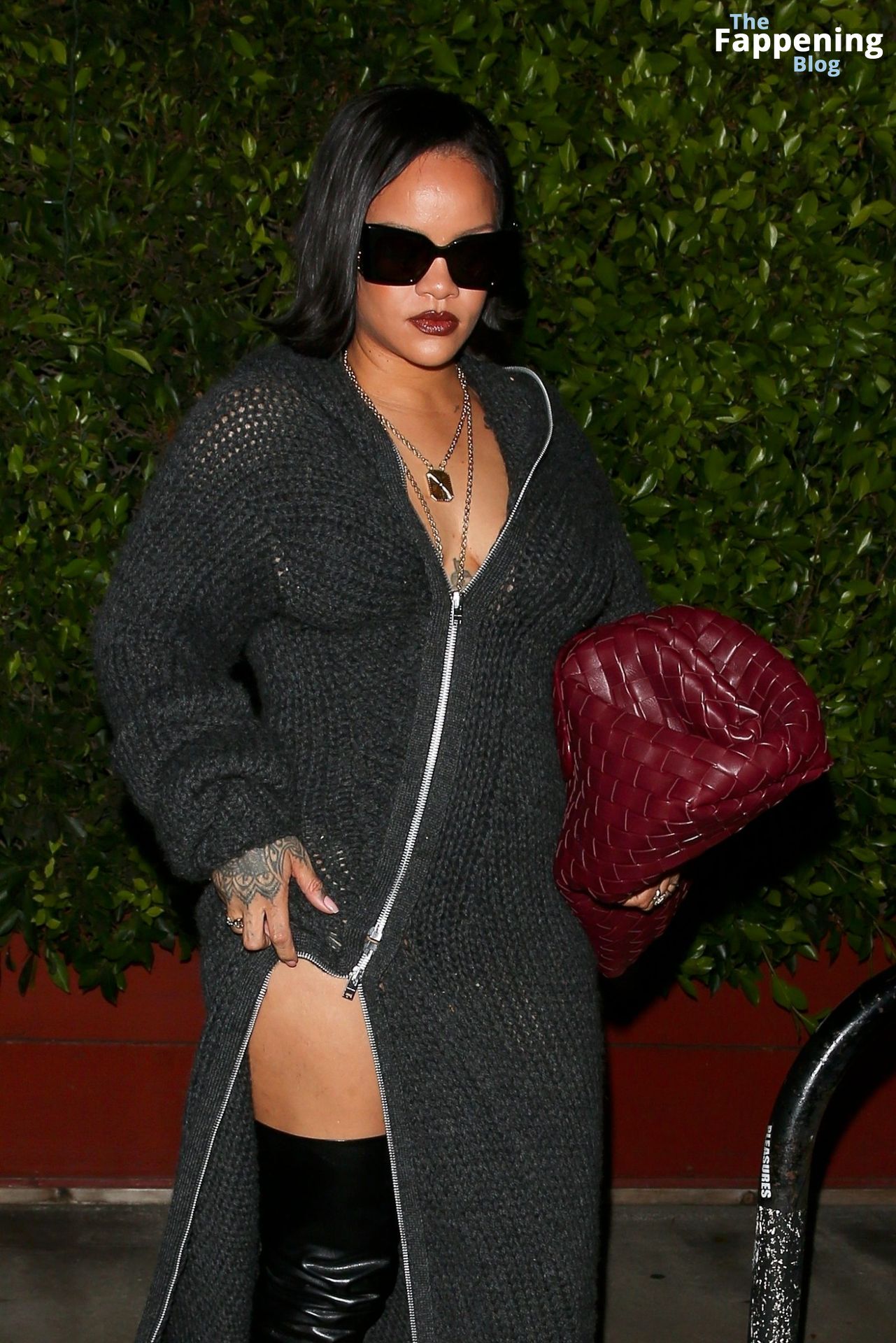 Rihanna Displays Her Assets at Giorgio Baldi (55 Photos)