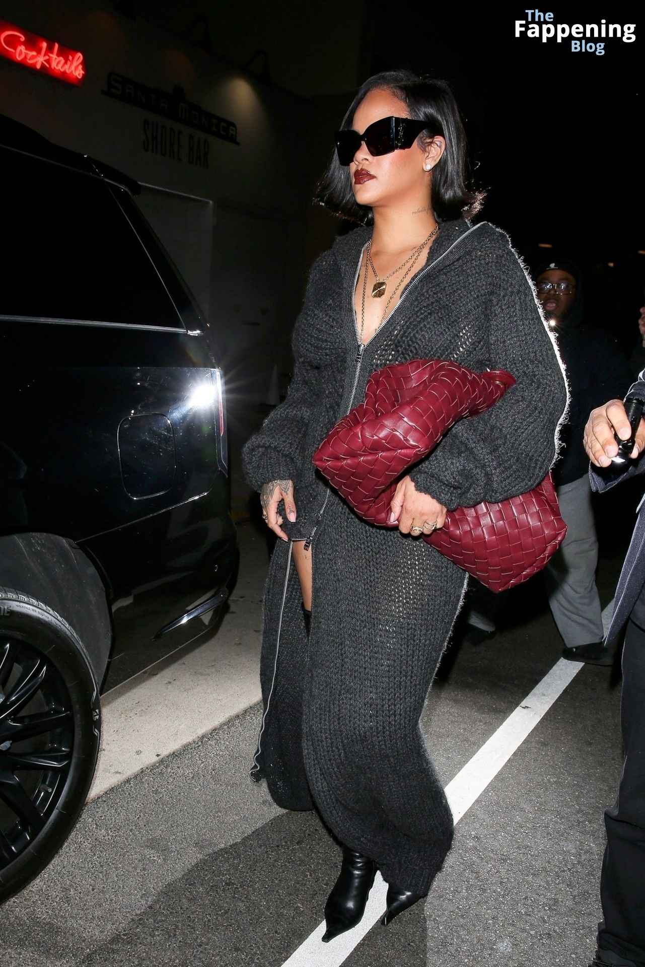 Rihanna Displays Her Assets at Giorgio Baldi (55 Photos)