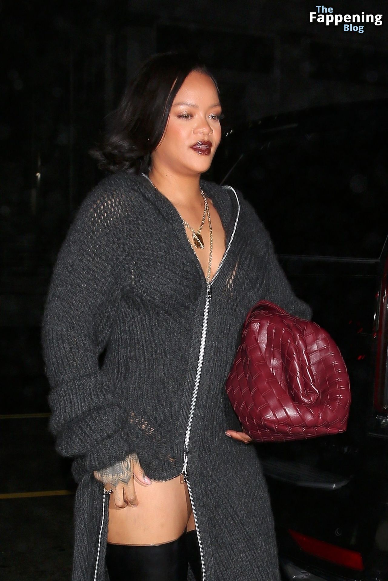 Rihanna Displays Her Assets at Giorgio Baldi (55 Photos)