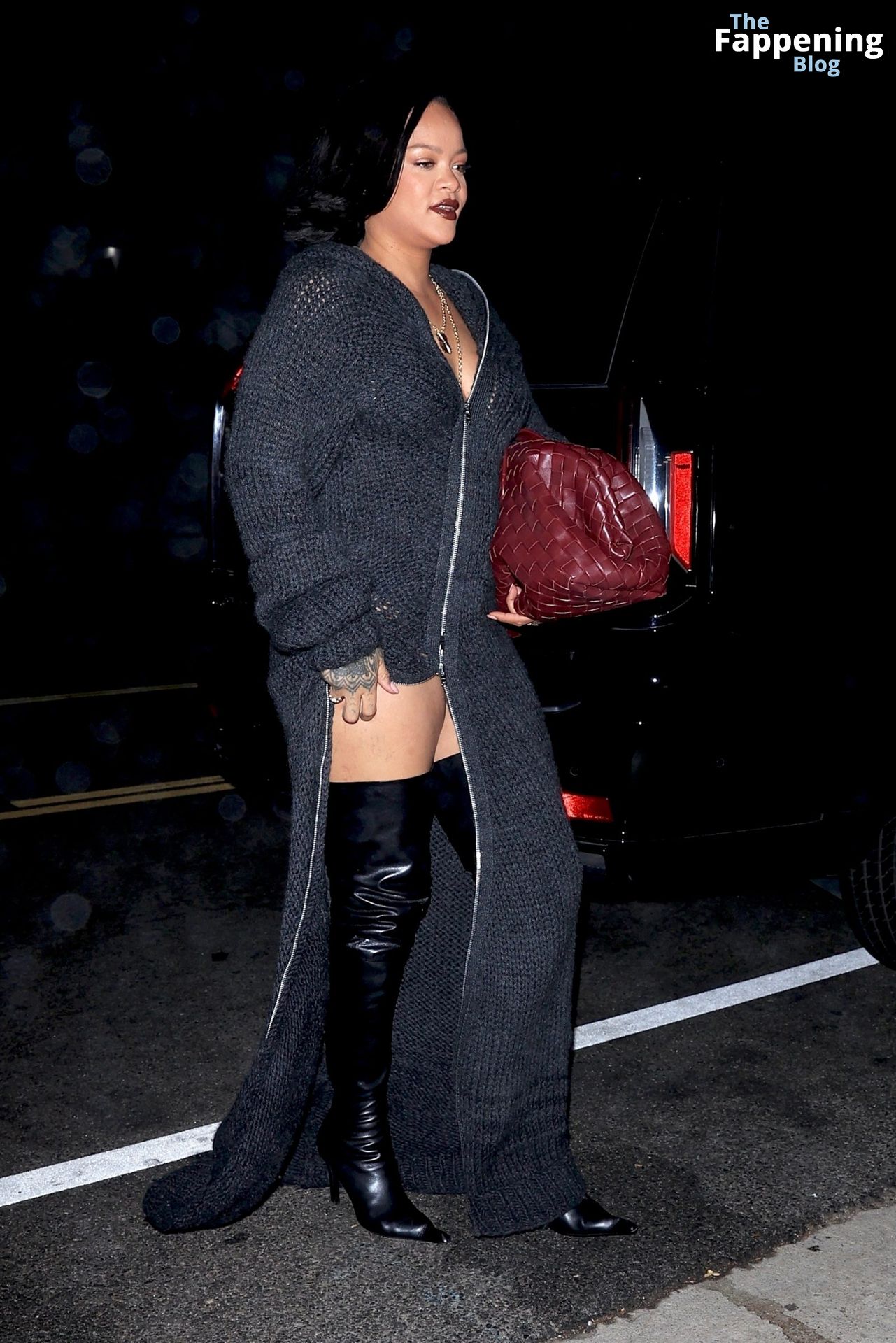 Rihanna Displays Her Assets at Giorgio Baldi (55 Photos)