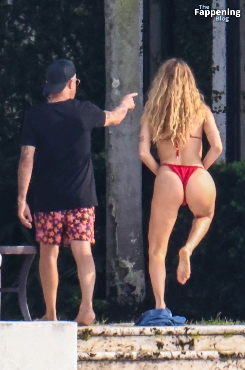 Candela Marquez &amp; Alejandro Sanz Pack on the PDA During a Day by the Pool in Miami (54 Photos)