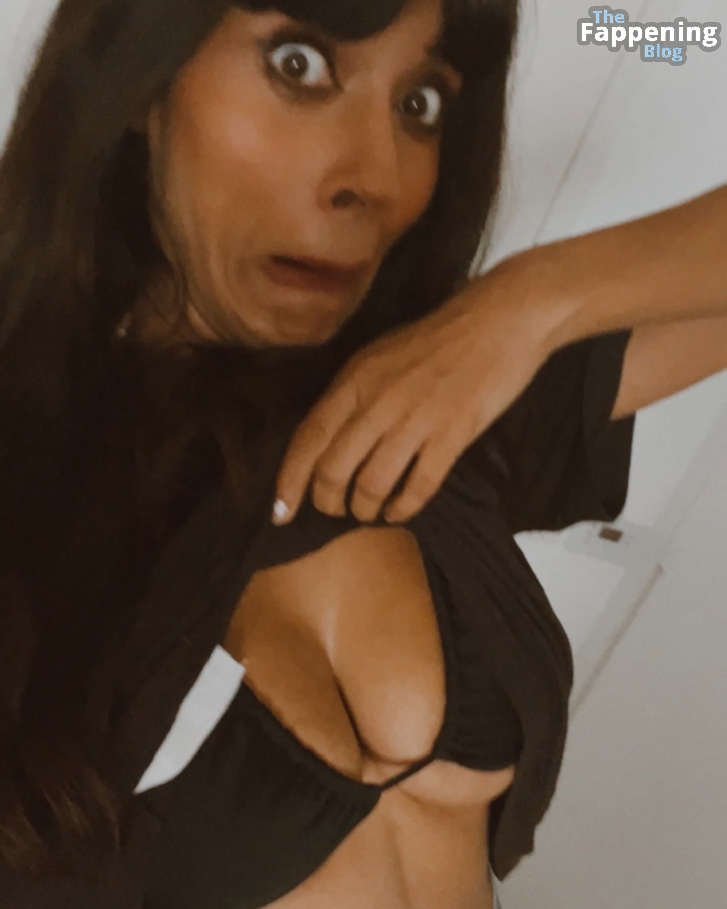 🔴 Jameela Jamil Sexy (1 Photo + Video)