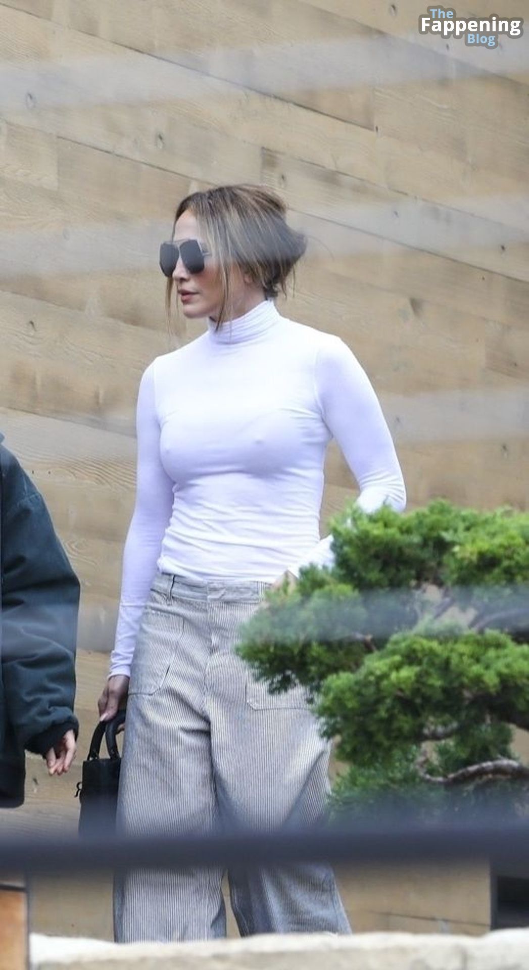 Jennifer Lopez Shows Off Her Pokies as She Enjoys Lunch at Nobu (89 Photos)