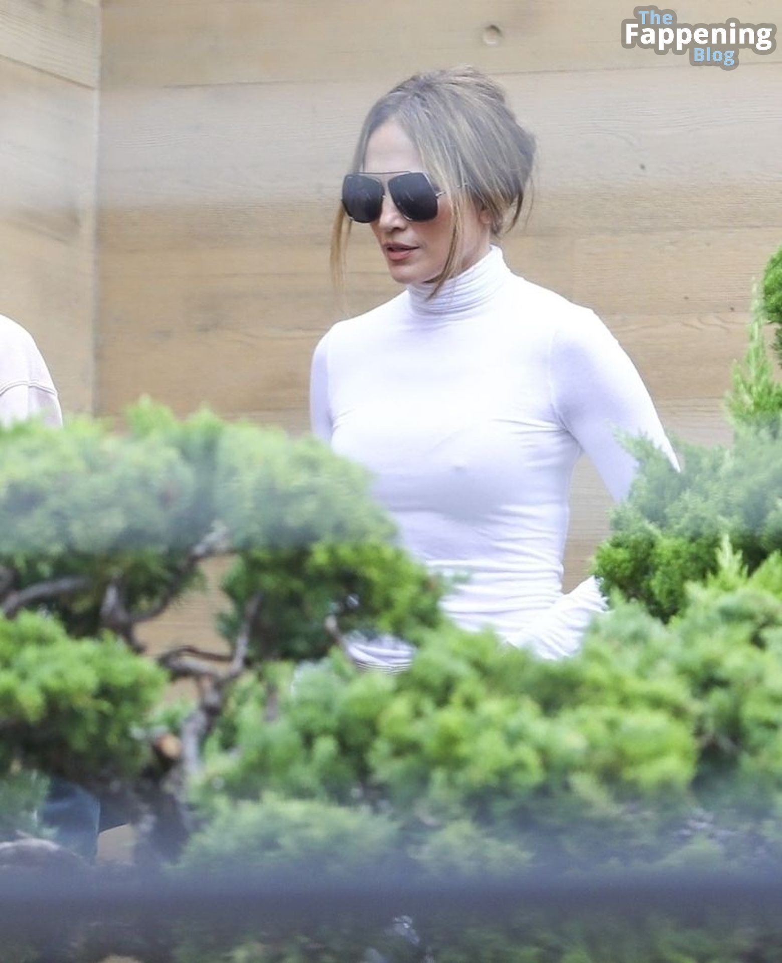 Jennifer Lopez Shows Off Her Pokies as She Enjoys Lunch at Nobu (89 Photos)