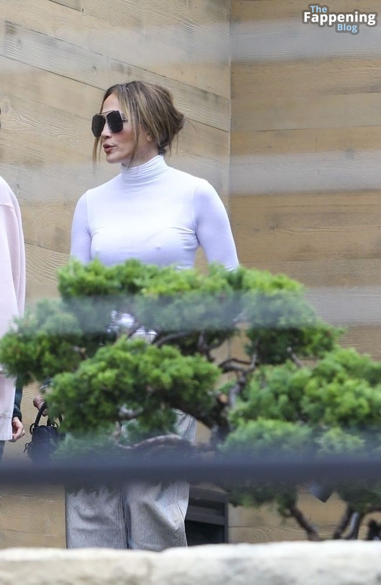 Jennifer Lopez Shows Off Her Pokies as She Enjoys Lunch at Nobu (89 Photos)