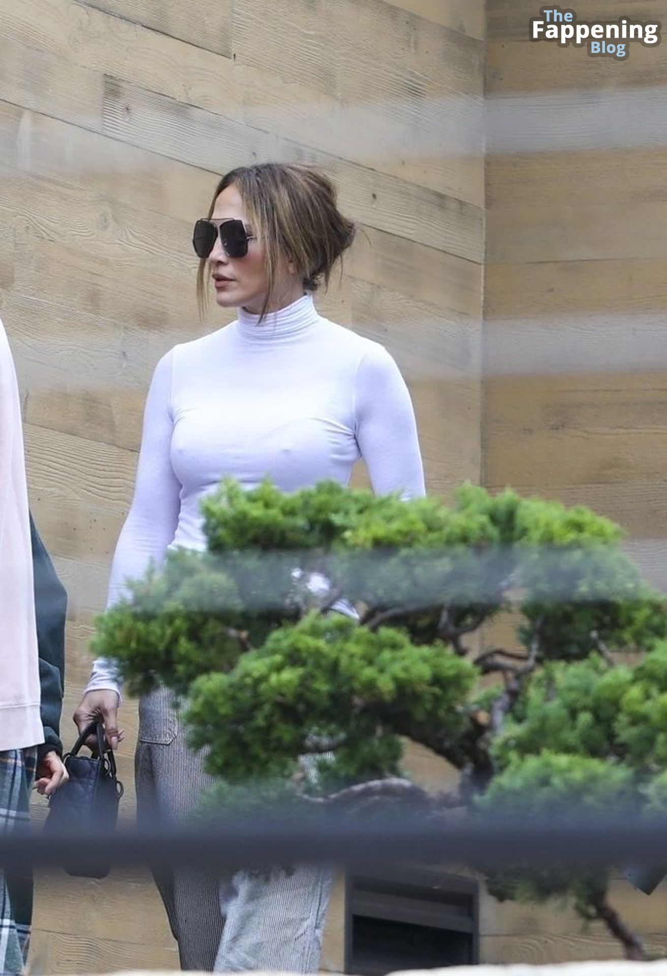 Jennifer Lopez Shows Off Her Pokies as She Enjoys Lunch at Nobu (89 Photos)