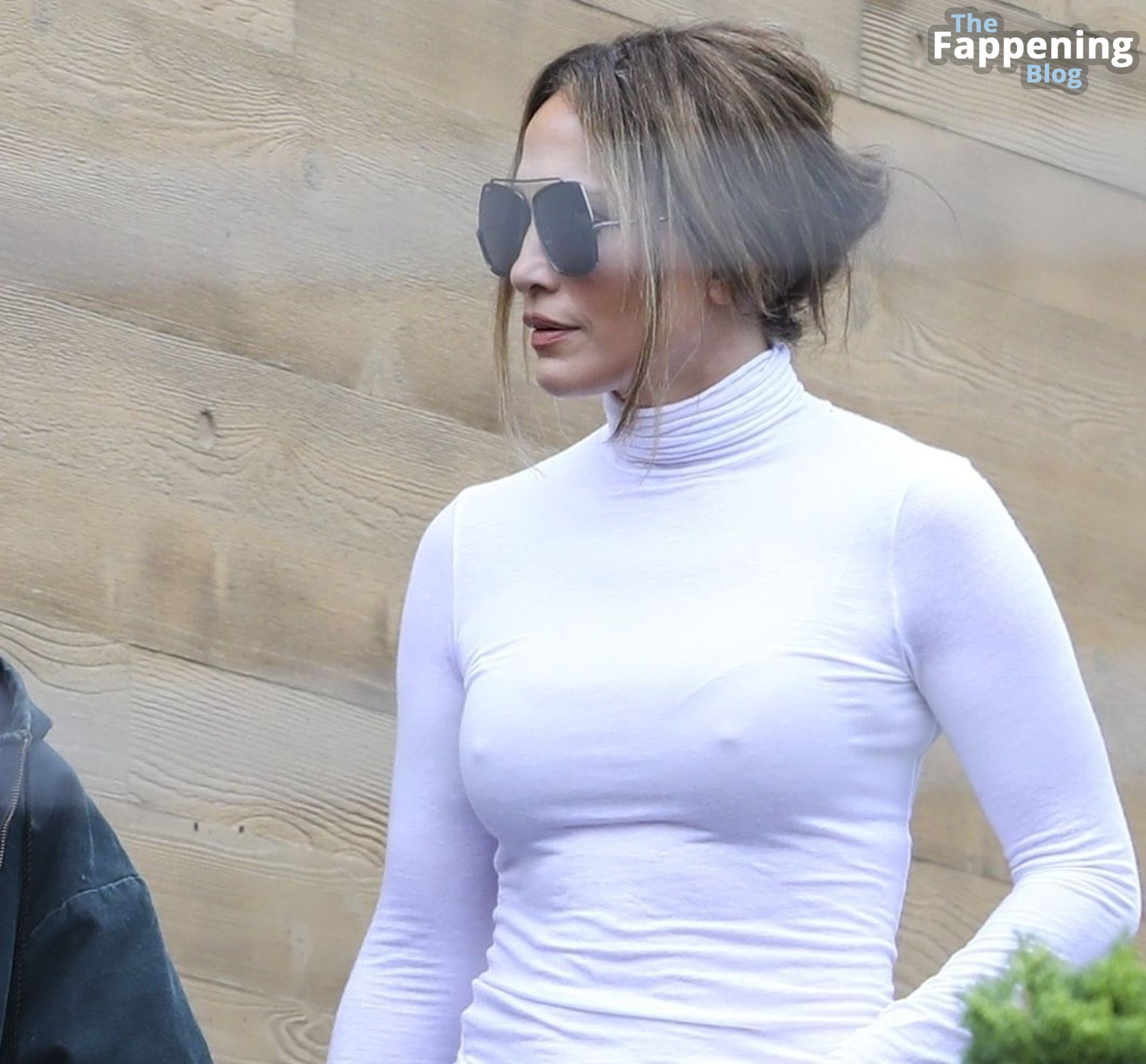 Jennifer Lopez Shows Off Her Pokies as She Enjoys Lunch at Nobu (89 Photos)