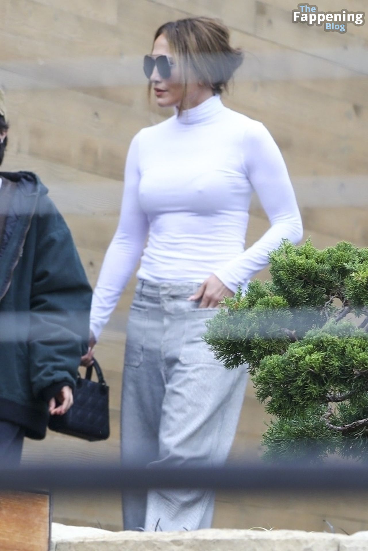 Jennifer Lopez Shows Off Her Pokies as She Enjoys Lunch at Nobu (89 Photos)