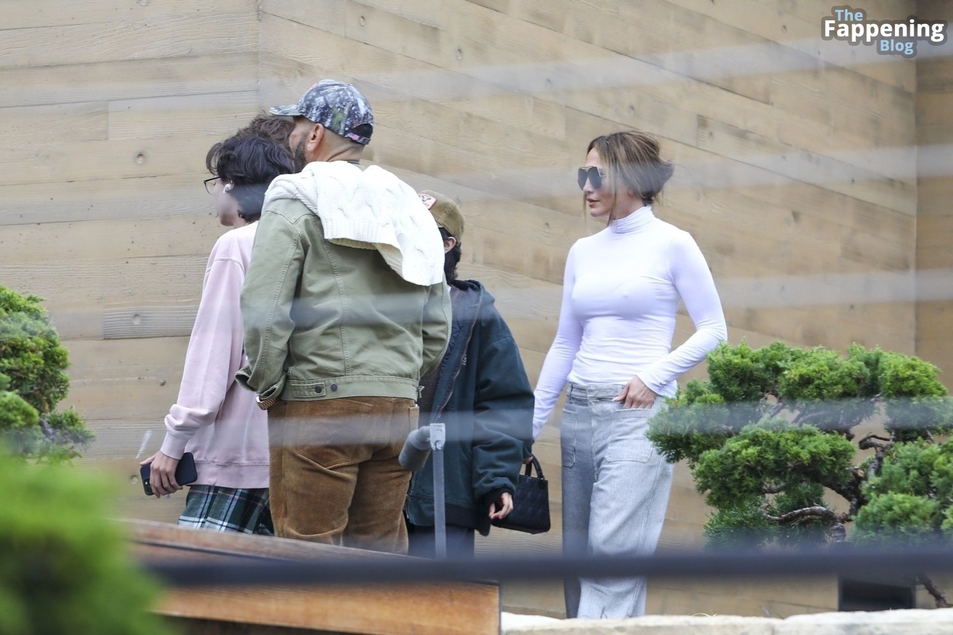 Jennifer Lopez Shows Off Her Pokies as She Enjoys Lunch at Nobu (89 Photos)