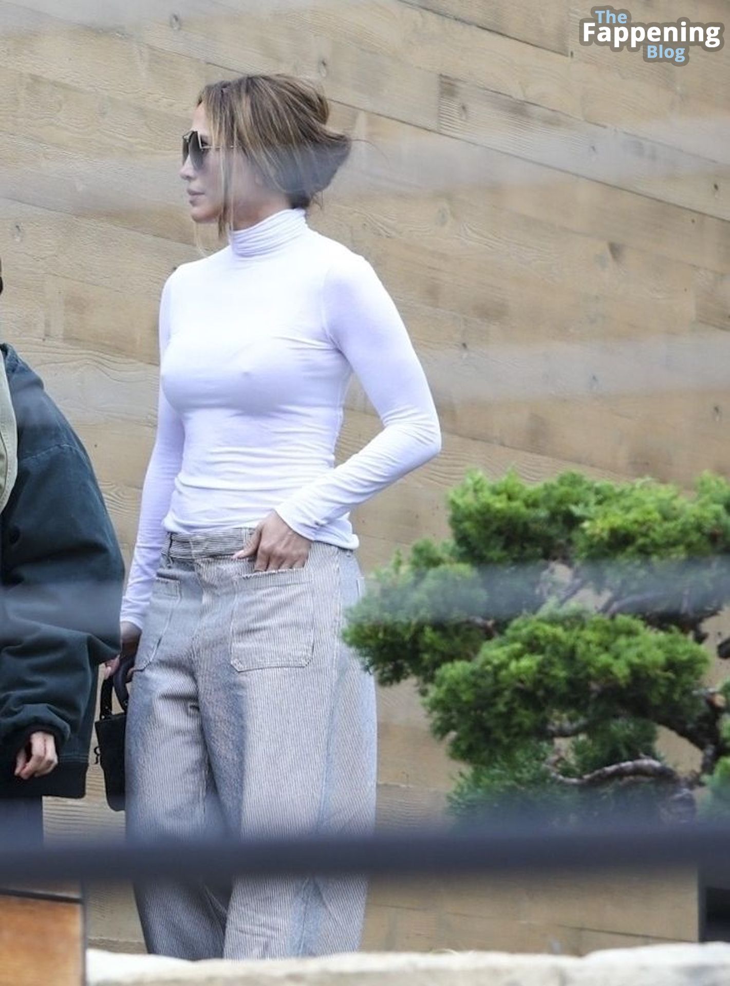 Jennifer Lopez Shows Off Her Pokies as She Enjoys Lunch at Nobu (89 Photos)