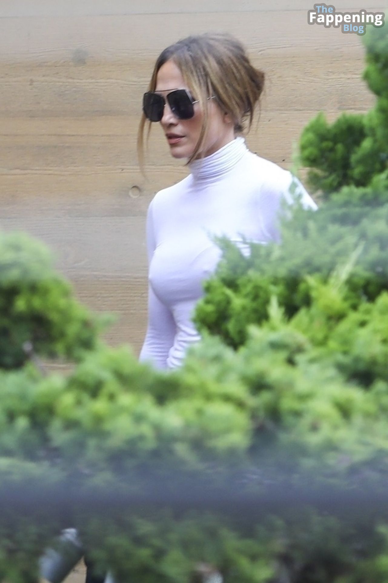 Jennifer Lopez Shows Off Her Pokies as She Enjoys Lunch at Nobu (89 Photos)