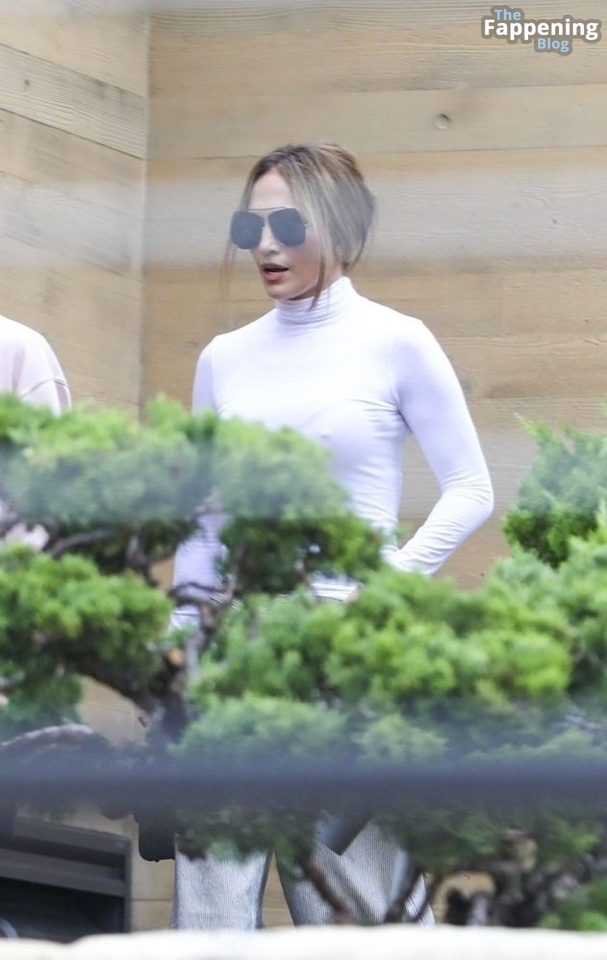 Jennifer Lopez Shows Off Her Pokies as She Enjoys Lunch at Nobu (89 Photos)